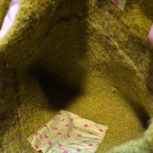 Vibrant Handmade Green Wool Tote with Pink Floral Accent - Picture 6 of 10